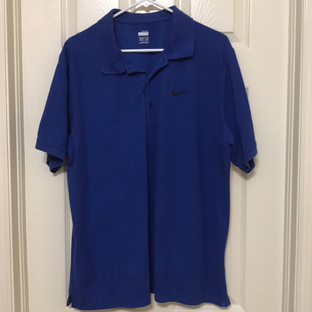 Men’s Nike golf shirt.